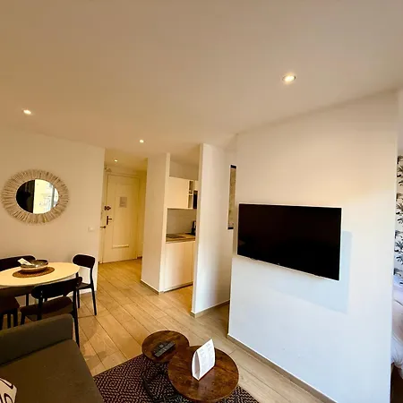 C001-beau Neuf Situe Au Centre Appartement *
