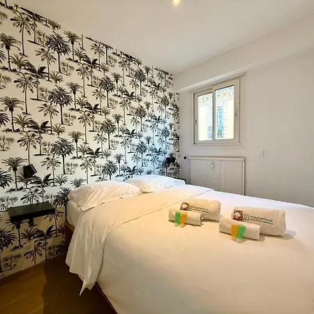 C001-beau Neuf Situe Au Centre Appartement